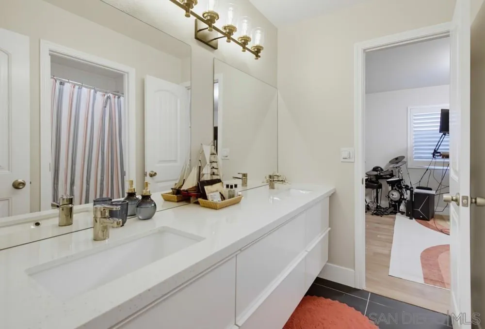 8140 Hillandale San Diego, CA 92120