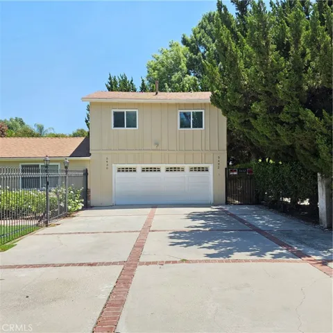 5432 Woodlake Avenue