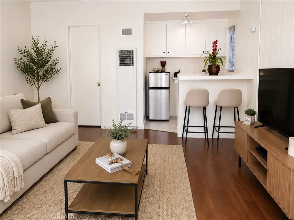 1935 Corning Los Angeles, CA 90034