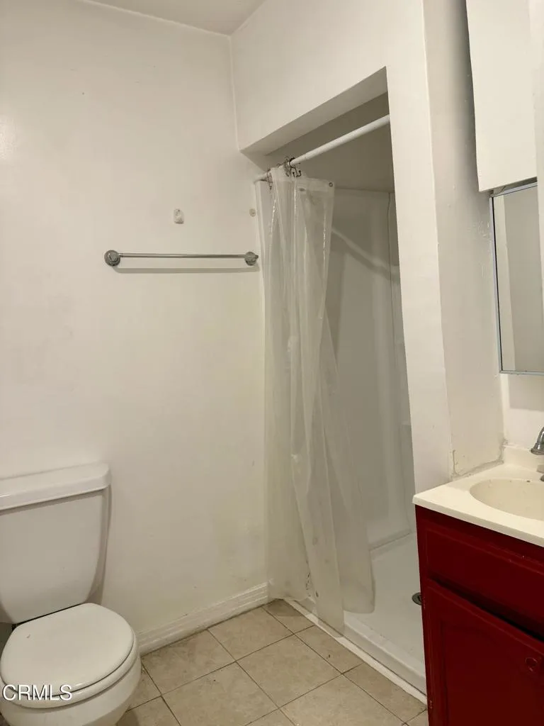 15744 W Saticoy Street Los Angeles, CA 91406