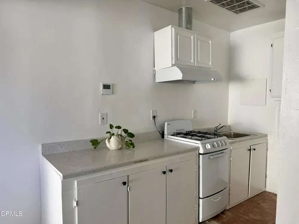 15744 W Saticoy Street Los Angeles, CA 91406