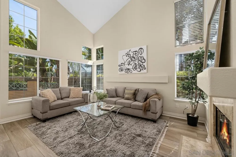 12672 Springbrook Dr. #E San Diego, CA 92128