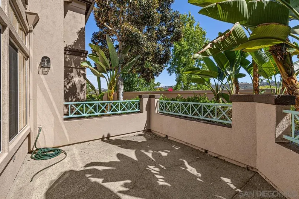 12672 Springbrook Dr. #E San Diego, CA 92128