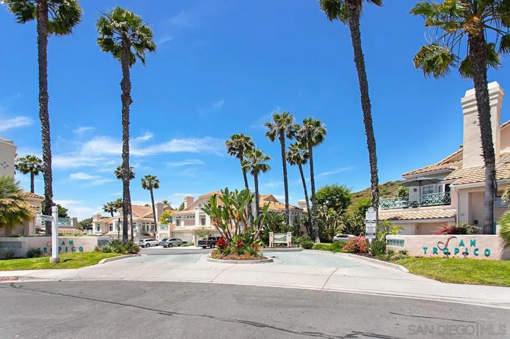 12672 Springbrook Dr. #E San Diego, CA 92128