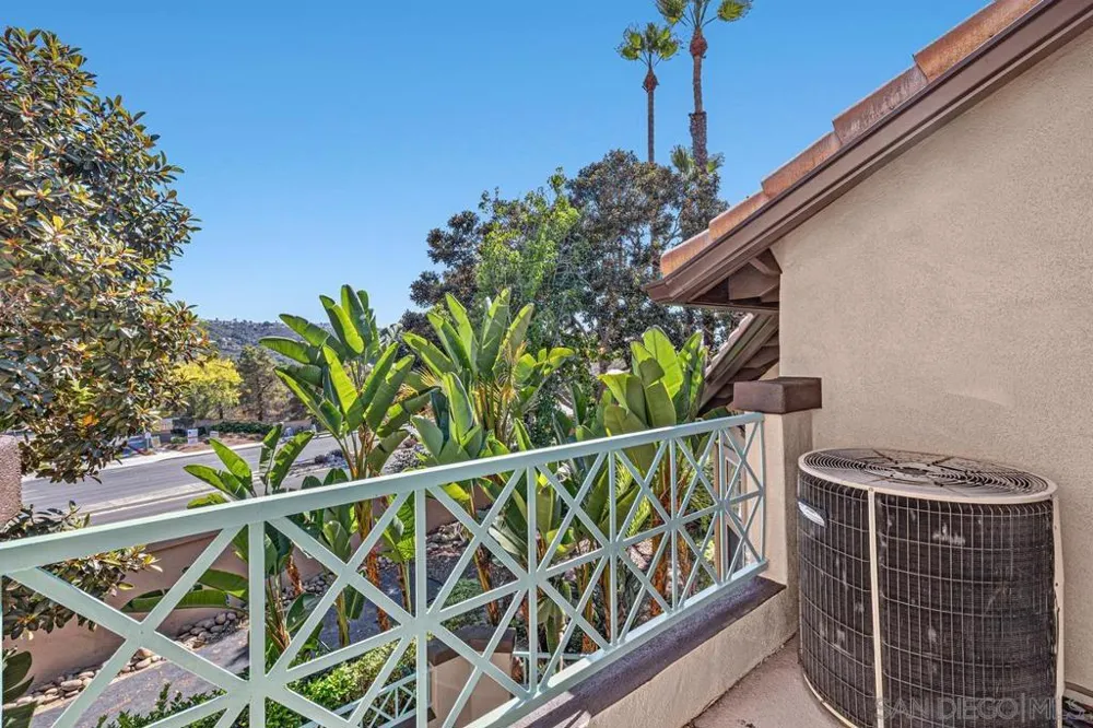 12672 Springbrook Dr. #E San Diego, CA 92128