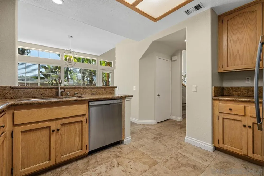 12672 Springbrook Dr. #E San Diego, CA 92128