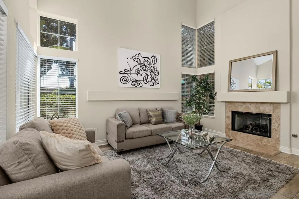 12672 Springbrook Dr. #E San Diego, CA 92128