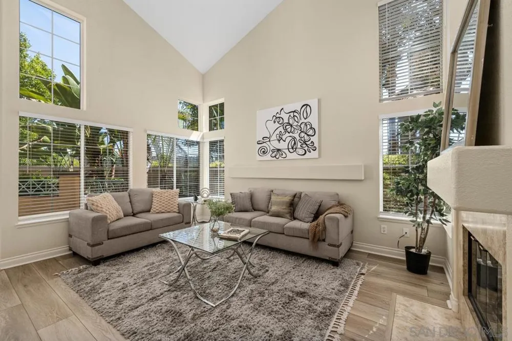 12672 Springbrook Dr. #E San Diego, CA 92128