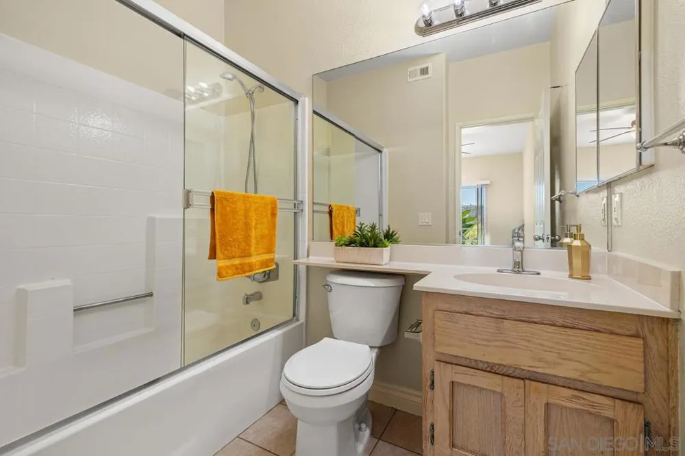 12672 Springbrook Dr. #E San Diego, CA 92128