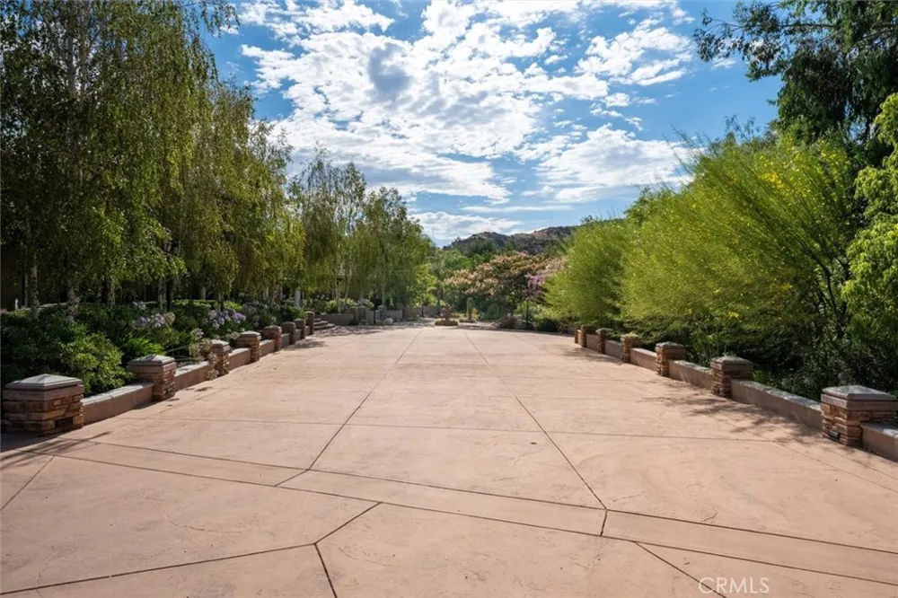 26631 Loop Avenue Canyon Country, CA 91387