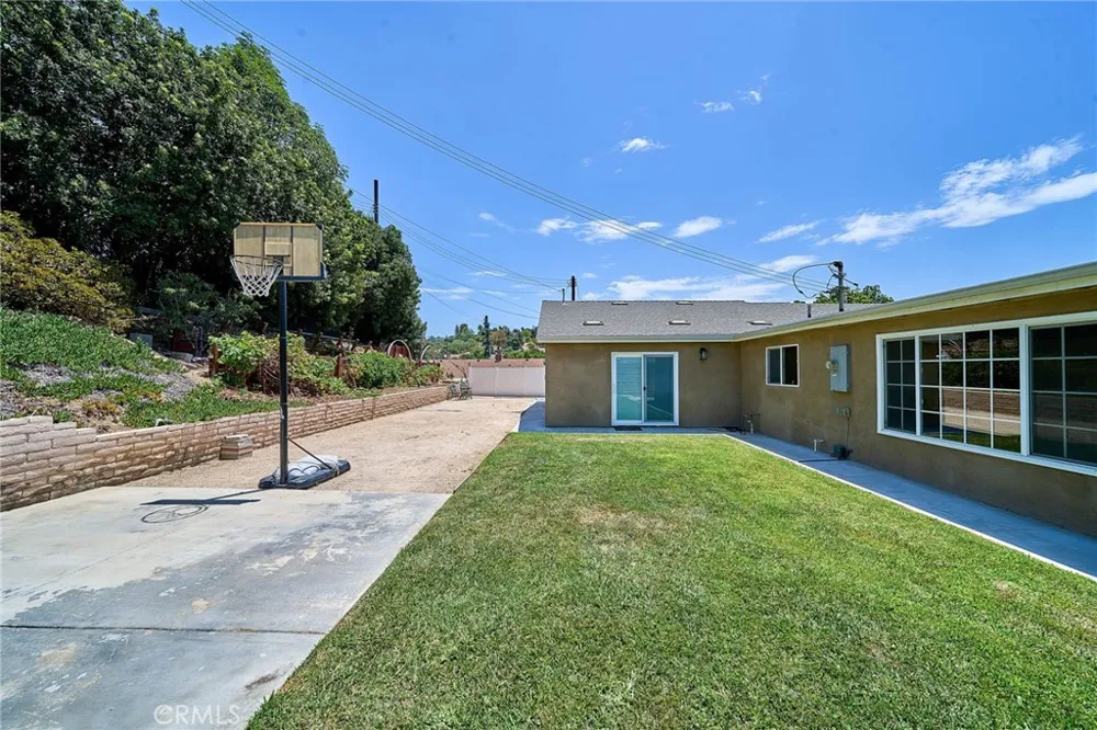21725 Lost River Diamond Bar, CA 91765