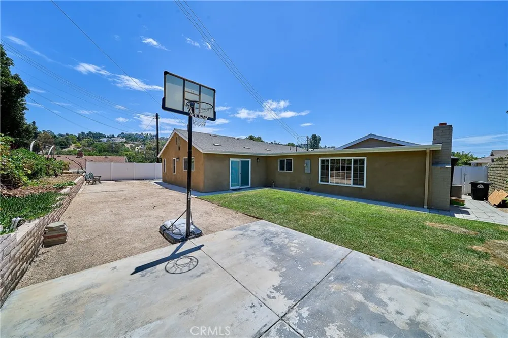 21725 Lost River Diamond Bar, CA 91765