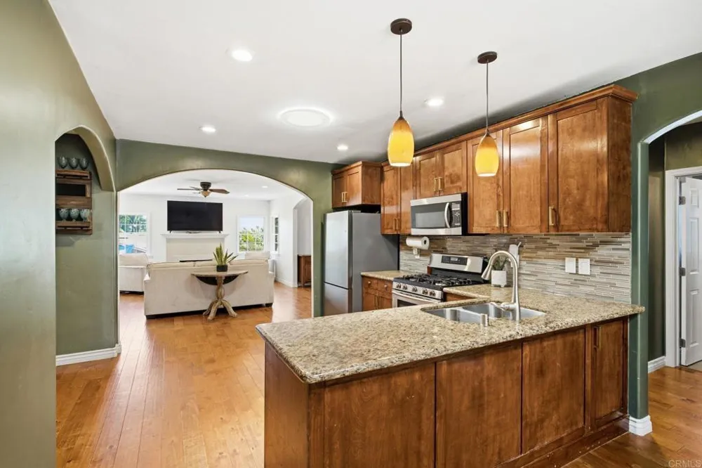 943 Park Hill Drive Escondido, CA 92025