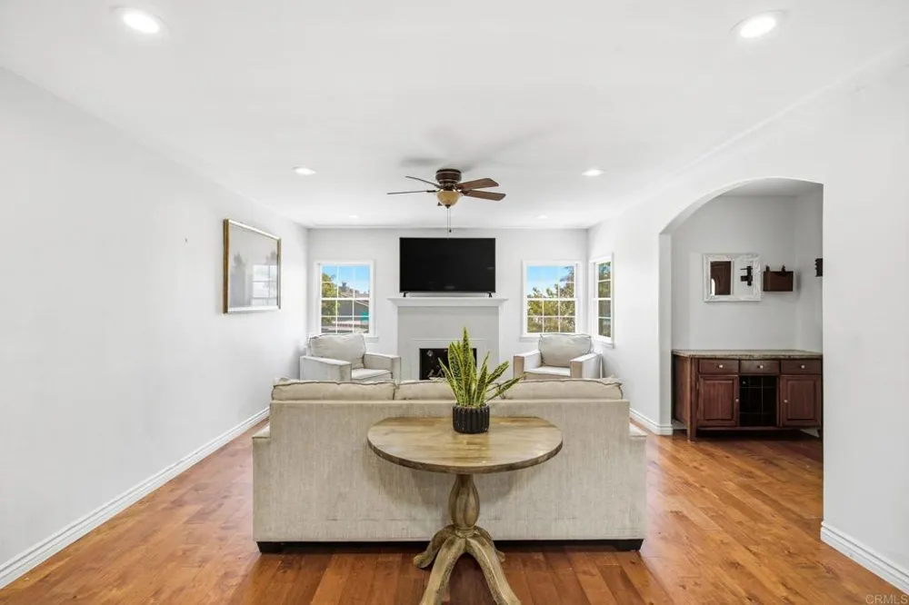 943 Park Hill Drive Escondido, CA 92025