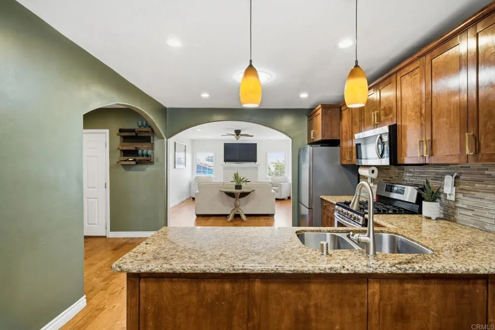 943 Park Hill Drive Escondido, CA 92025