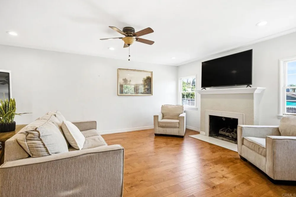 943 Park Hill Drive Escondido, CA 92025
