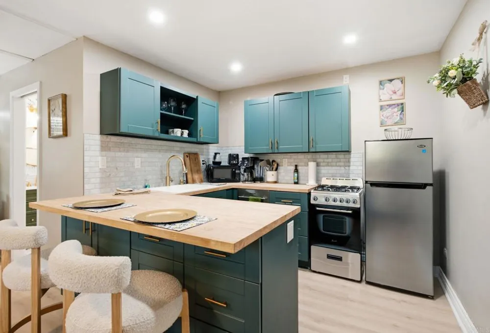 943 Park Hill Drive Escondido, CA 92025