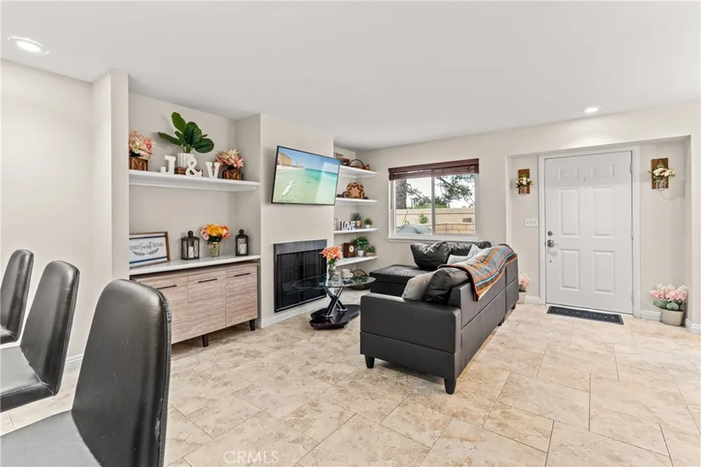 43481 30th W #2 Lancaster, CA 93536