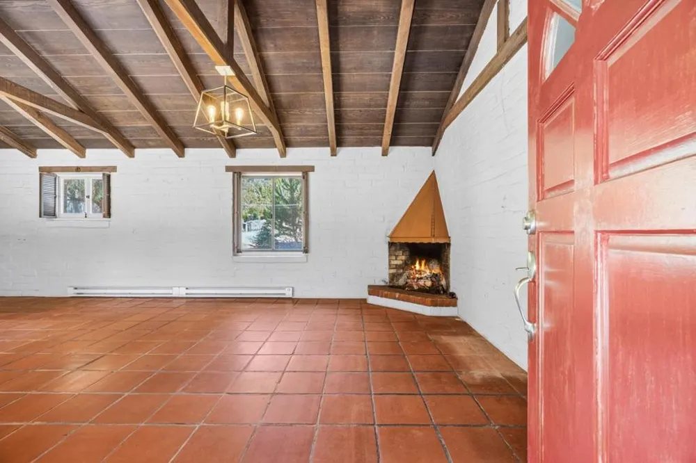 264 W Carmel Valley Road Carmel Valley, CA 93924