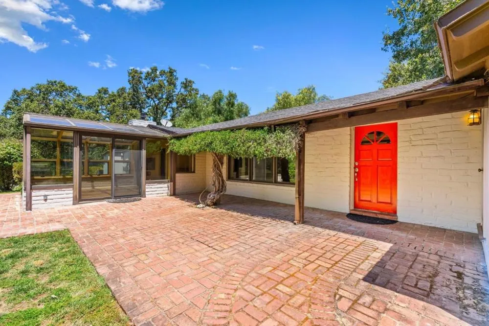 264 W Carmel Valley Road Carmel Valley, CA 93924