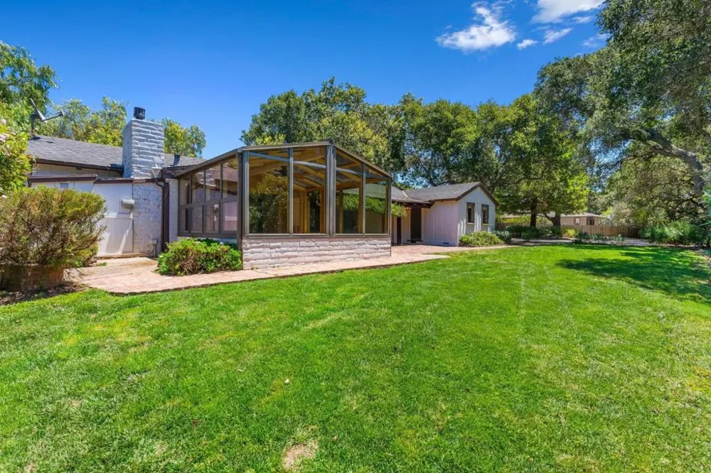 264 W Carmel Valley Road Carmel Valley, CA 93924