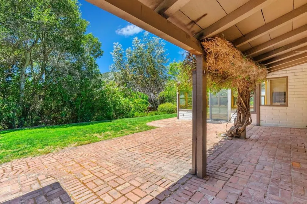 264 W Carmel Valley Road Carmel Valley, CA 93924