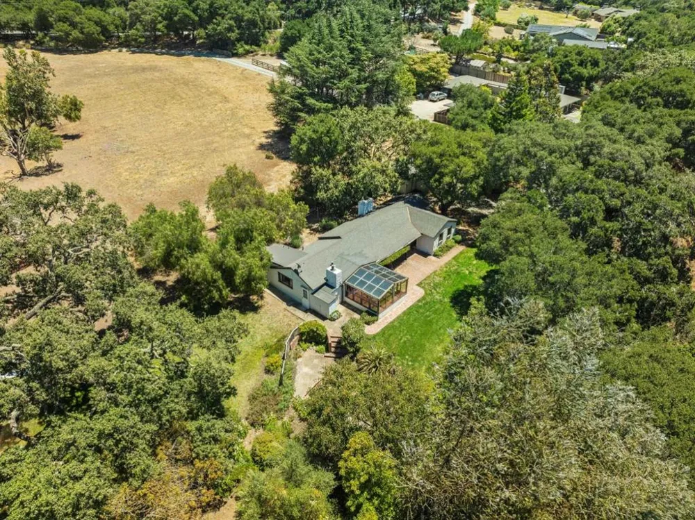 264 W Carmel Valley Road Carmel Valley, CA 93924