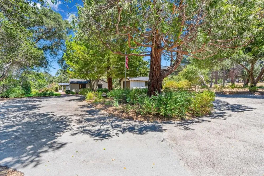 264 W Carmel Valley Road Carmel Valley, CA 93924