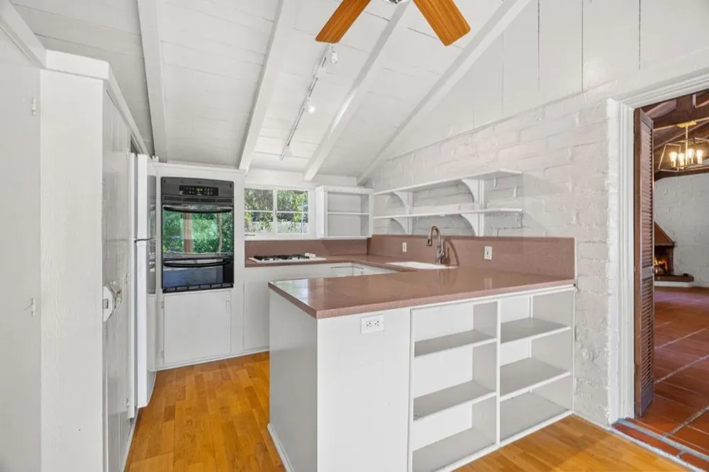 264 W Carmel Valley Road Carmel Valley, CA 93924