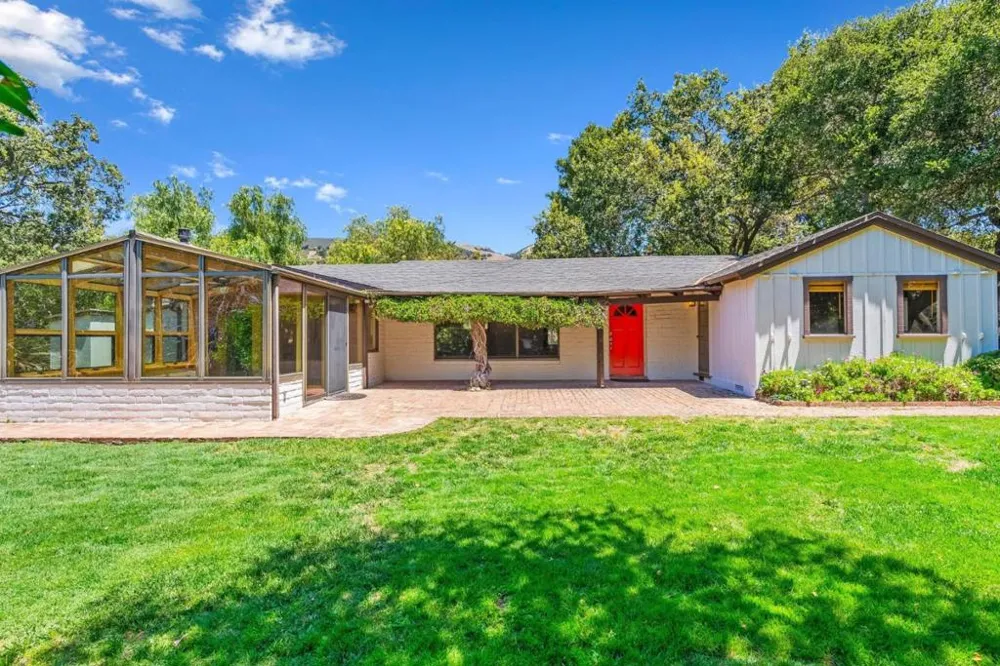264 W Carmel Valley Road Carmel Valley, CA 93924