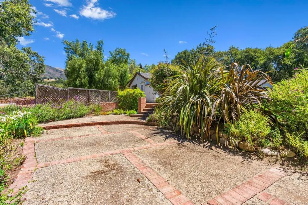 264 W Carmel Valley Road Carmel Valley, CA 93924