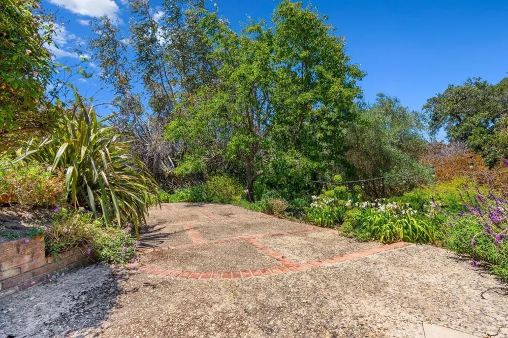 264 W Carmel Valley Road Carmel Valley, CA 93924