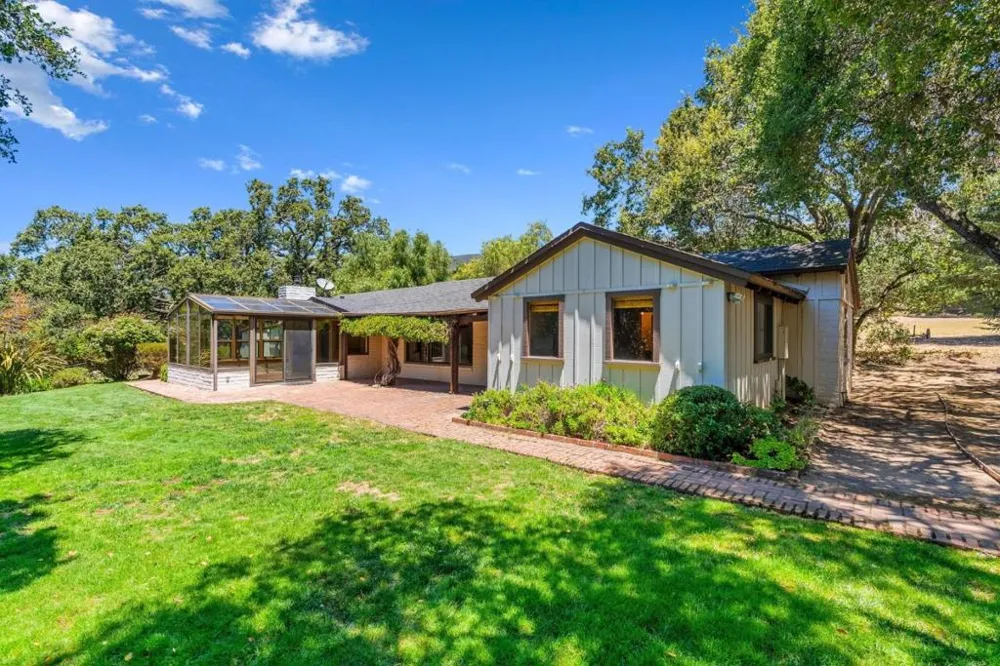 264 W Carmel Valley Road Carmel Valley, CA 93924