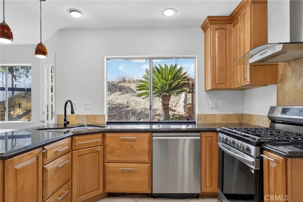 1503 Cresta Corona, CA 92879