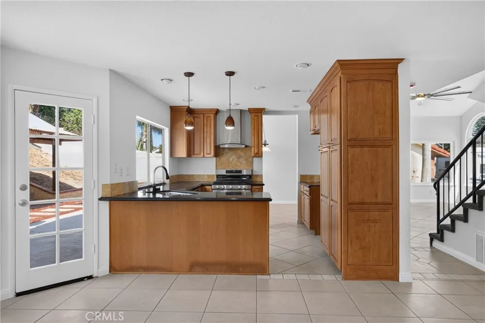 1503 Cresta Corona, CA 92879