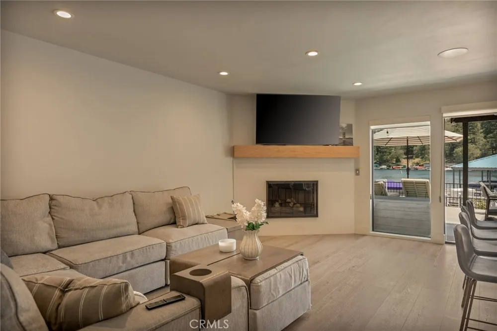 180 Ca-173 #41 Lake Arrowhead, CA 92352