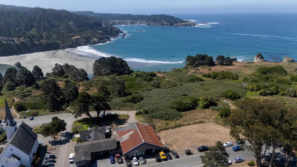 44961 Main Street Mendocino, CA 95460