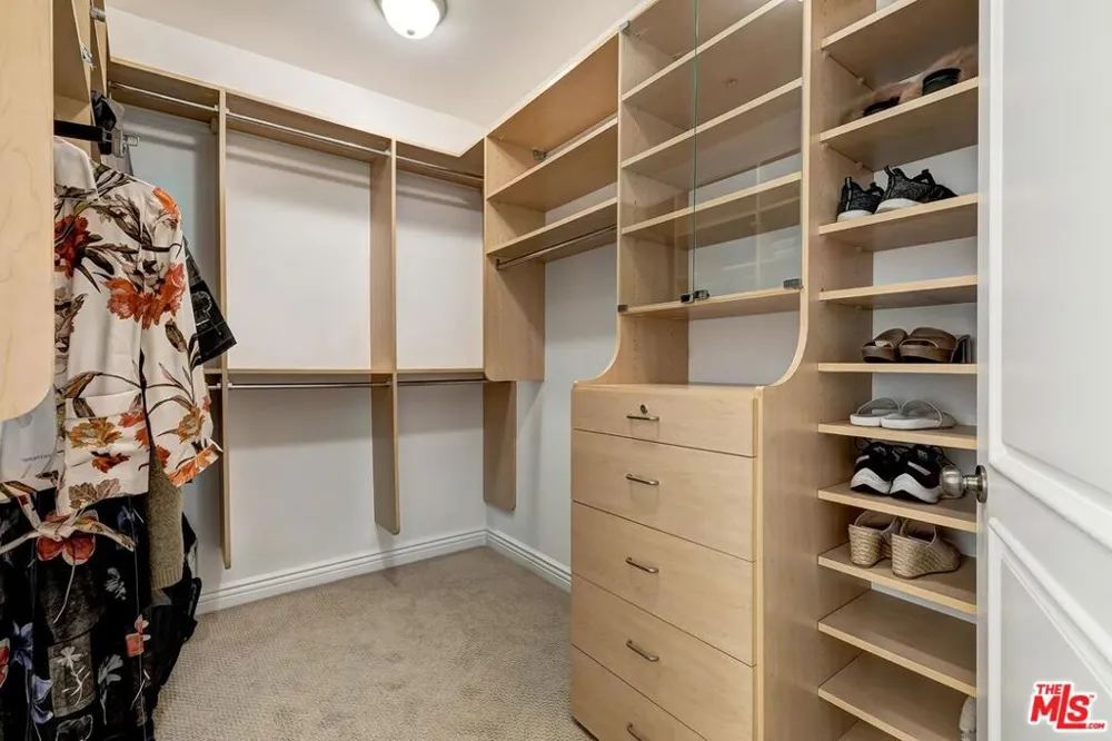 430 Oakhurst Drive #202 Beverly Hills, CA 90210