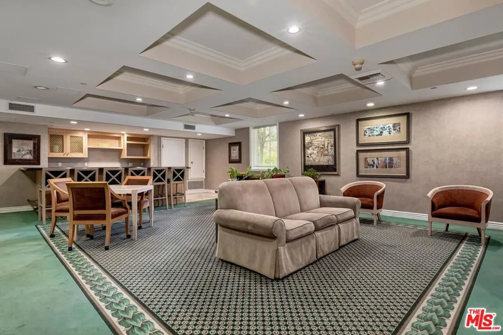 430 Oakhurst Drive #202 Beverly Hills, CA 90210