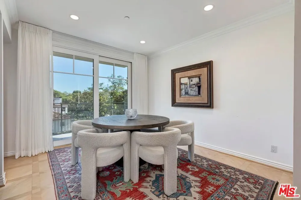 430 Oakhurst Drive #202 Beverly Hills, CA 90210