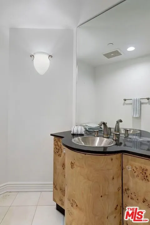430 Oakhurst Drive #202 Beverly Hills, CA 90210