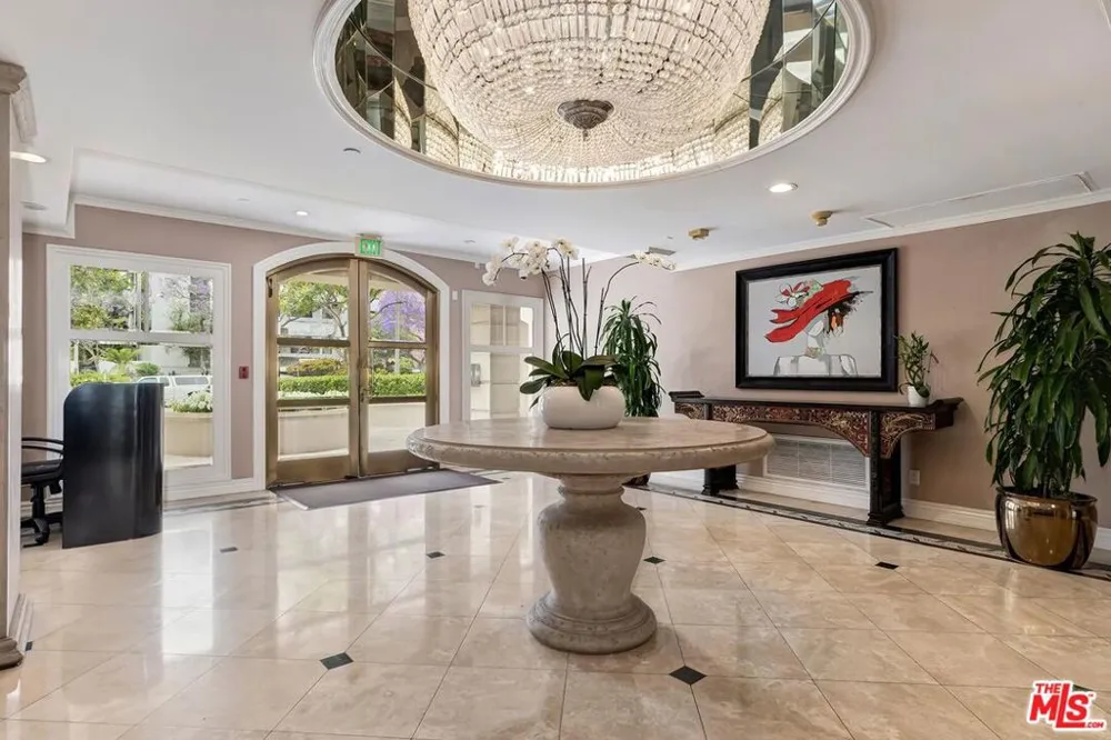 430 Oakhurst Drive #202 Beverly Hills, CA 90210