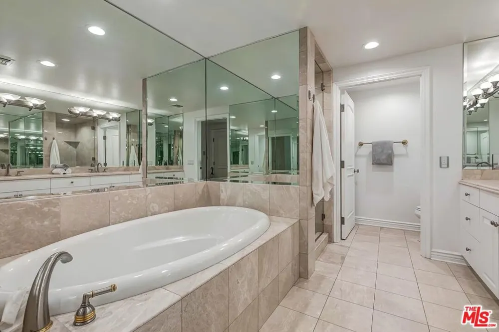 430 Oakhurst Drive #202 Beverly Hills, CA 90210