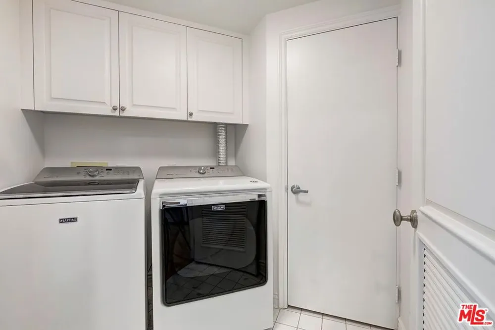 430 Oakhurst Drive #202 Beverly Hills, CA 90210