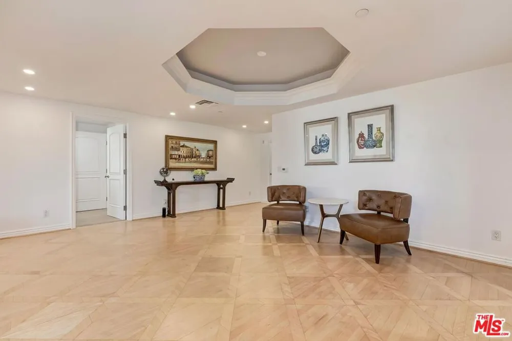 430 Oakhurst Drive #202 Beverly Hills, CA 90210