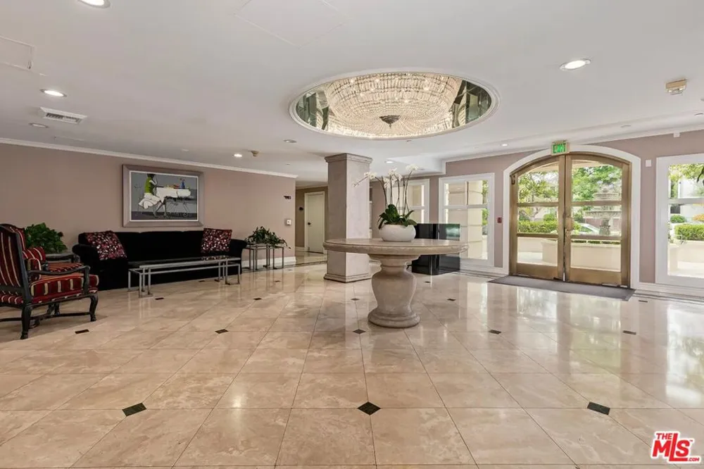 430 Oakhurst Drive #202 Beverly Hills, CA 90210