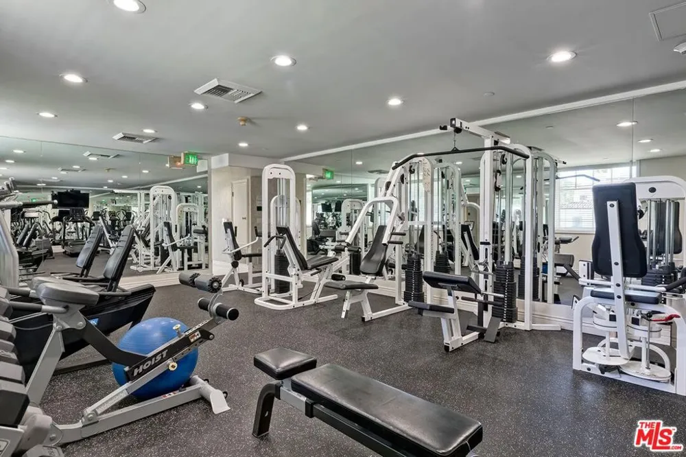 430 Oakhurst Drive #202 Beverly Hills, CA 90210