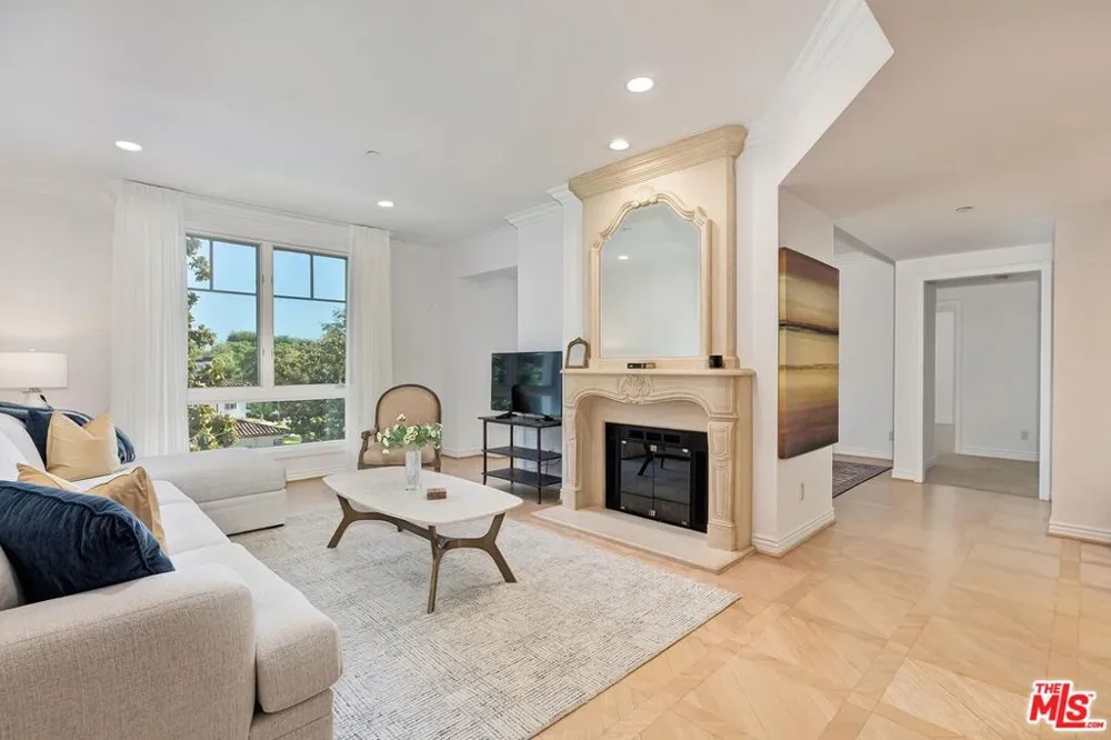 430 Oakhurst Drive #202 Beverly Hills, CA 90210