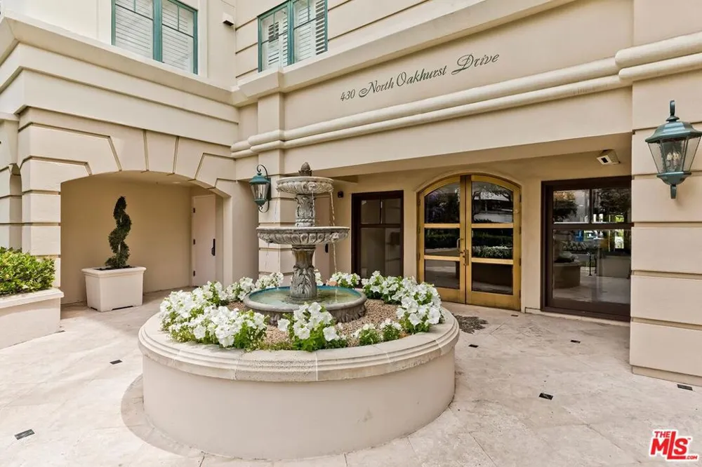 430 Oakhurst Drive #202 Beverly Hills, CA 90210