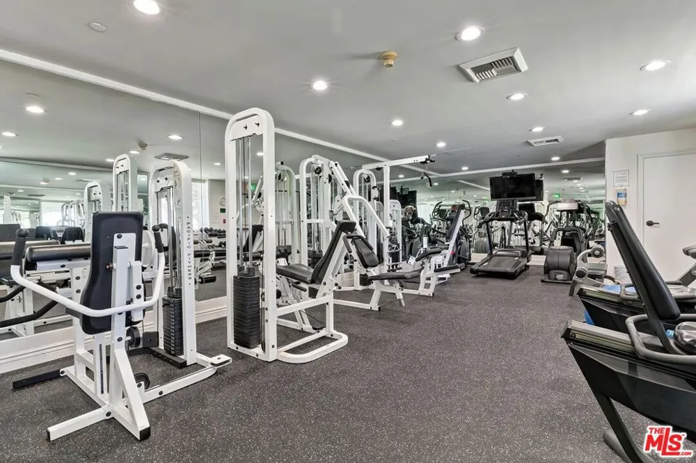 430 Oakhurst Drive #202 Beverly Hills, CA 90210
